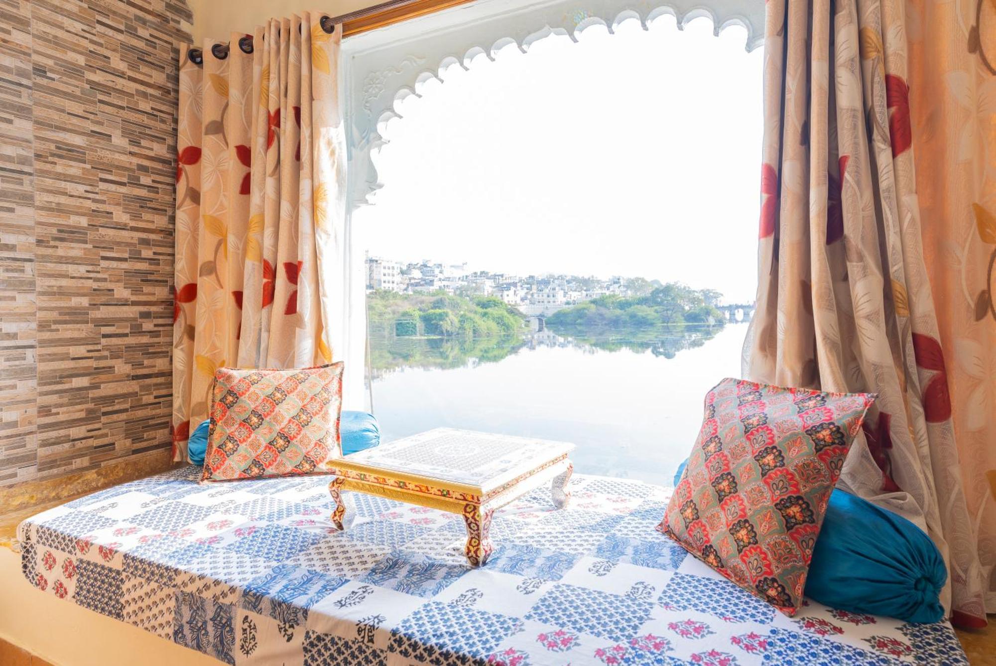 Natural Lake View Hotel Udaipur Exterior photo